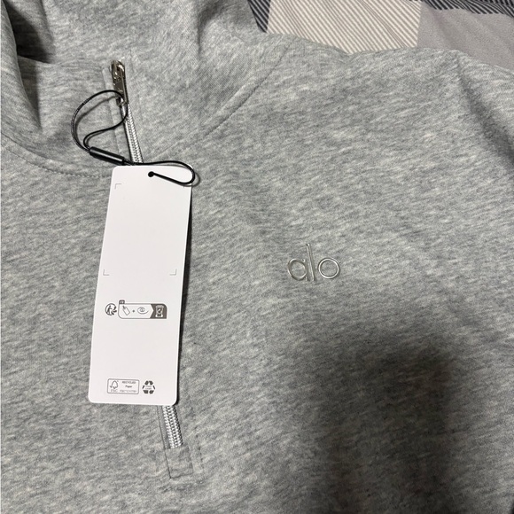 ALO Yoga Men's Heather Gray Quarter-Zip Sweater - Picture 2 of 2